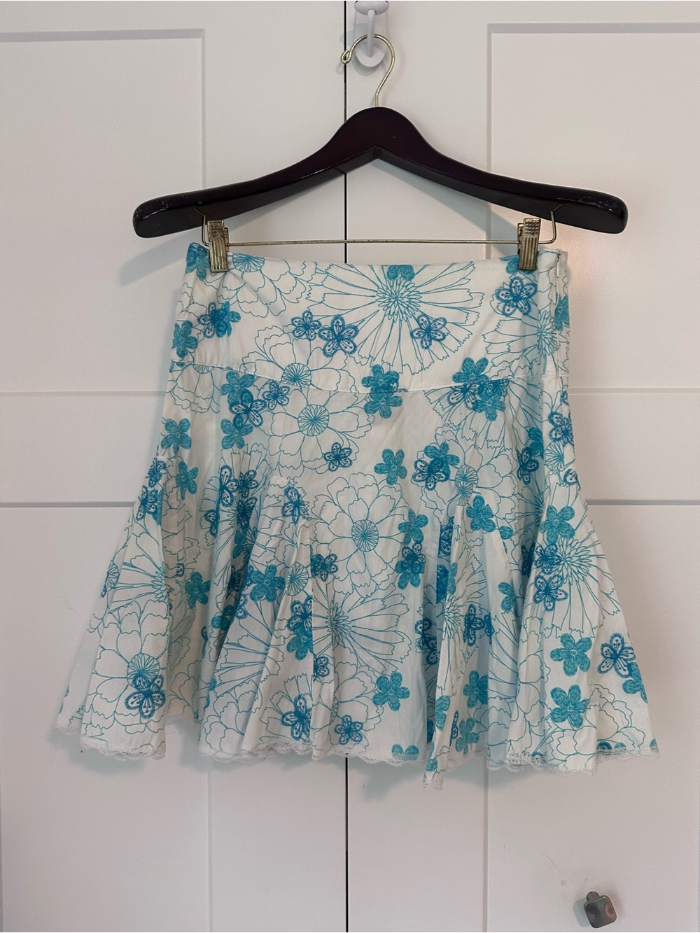 Heart Soul White Fit and Flair Skirtβ with Teal Floral Embroidery - Size 7